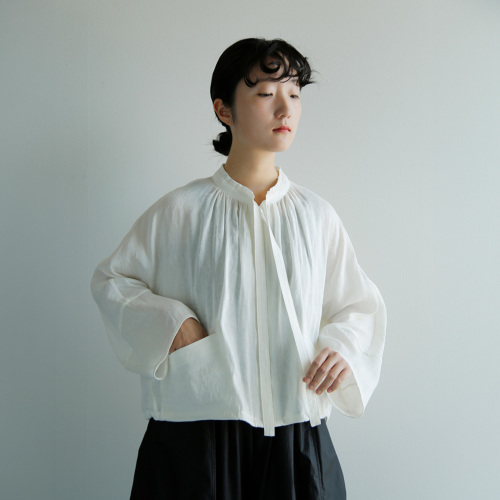【新品未使用】TENNE HANDCRAFTED MODERN ブラウス　白 TENNE HANDCRAFTED MODERN テン ハンドクラフテッド モダン アイボリー