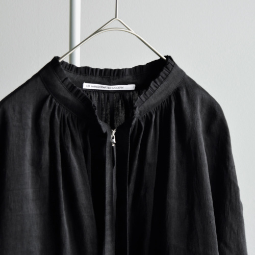【新品未使用】TENNE HANDCRAFTED MODERN ブラウス　黒 TENNE HANDCRAFTED MODERN テンハンドクラフテッドモダン リネン