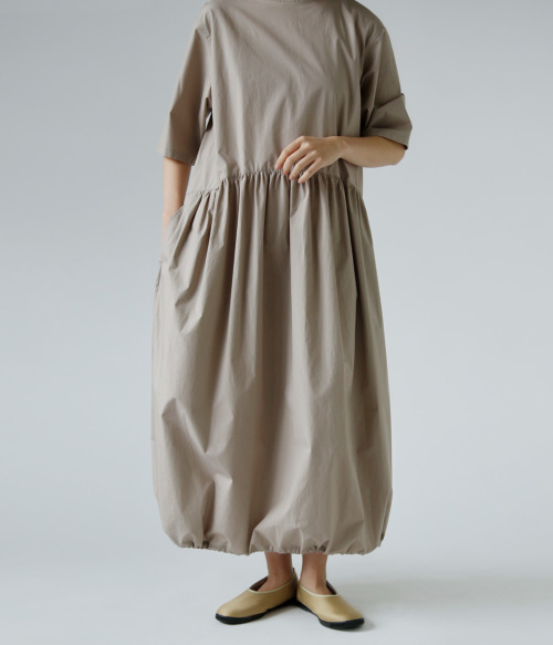 【ビーホールディン】サテン ハイロー ドレス♪大人気★送料込 DEEP V NECK DRESS｜HELIOPOLE｜HÉLIOPÔLE（エリオポール）公式
