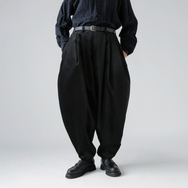 TENNE HANDCRAFTED MODERN プレスベルベット タック テーパード パンツ 3 tuck tapered pants
