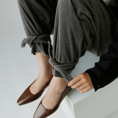 TENNE HANDCRAFTED MODERN ベロアリボンパンツ　グレーM TENNE HANDCRAFTED MODERN / velour ribbon pants（GRAY） | t a
