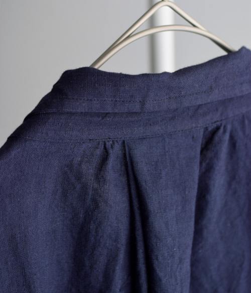 新品未使用 GUPTIHA リネン混 フリルシャツワンピース シェル釦 バッグ付 新品未使用 GUPTIHA リネン混 フリルシャツワンピース シェル釦