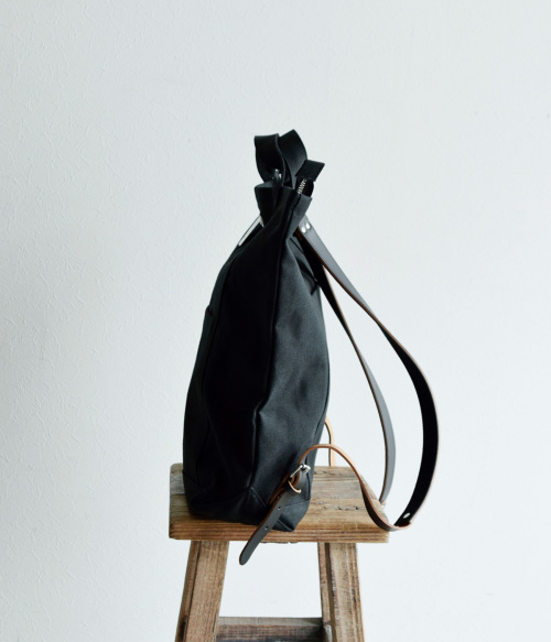 R & D.M.Co- オールドマンズテーラー コットン カウレザー ポーチ付き