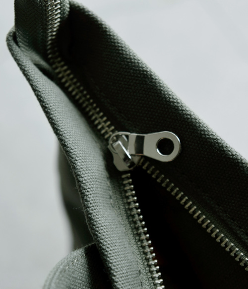 R & D.M.Co- オールドマンズテーラー コットン カウレザー ポーチ付き