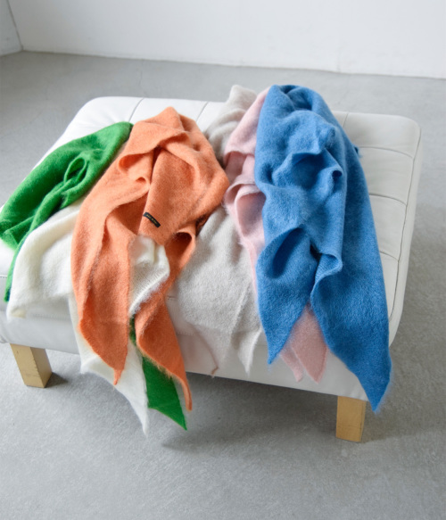 R & D.M.Co- オールドマンズテーラー モヘア トライアングル マフラー