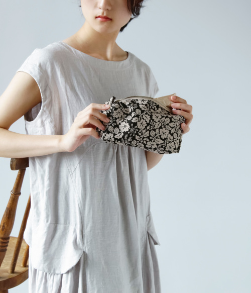 R & D.M.Co- オールドマンズテーラー ワイルドベリー ポーチ 6645