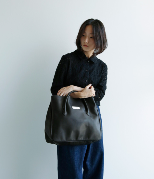 R & D.M.Co- オールドマンズテーラー カウレザー エッフェル ボストンバッグ “EIFFEL BOSTON BAG” 6943 |  iroma..aranciato