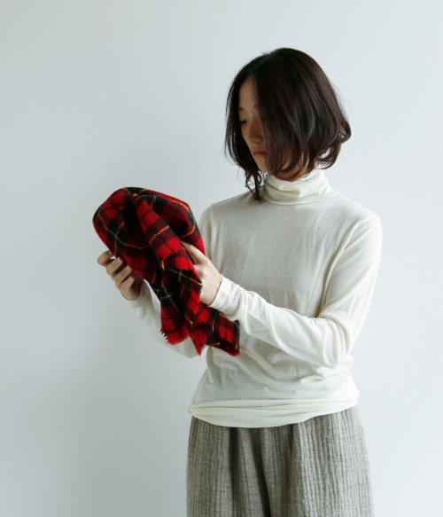 枕 MAC LAW ダウン マフラー(School Days) レア 1点物 枕 MAC LAW ダウン マフラー(School Days) レア 1点物