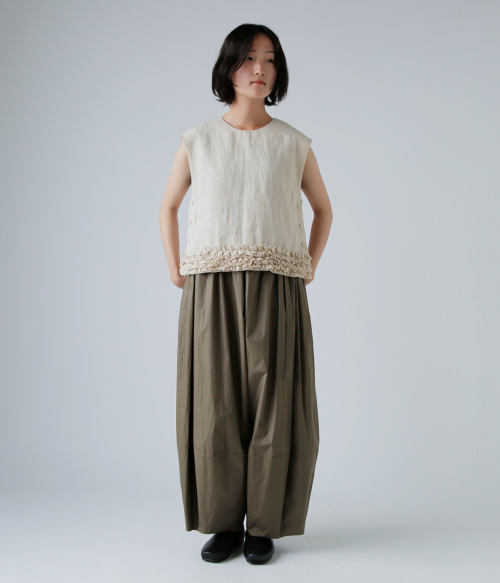 オールドマンズテーラー　フリルデコレーションボタンビブ R & D.M.Co- オールドマンズテーラー フリル デコレーション