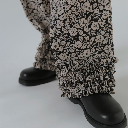 R & D.M.Co- オールドマンズテーラー ワイルドベリー フリル パンツ