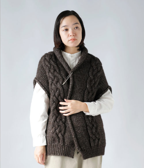 maison de soil メゾン ド ソイル 3GG アラン ピン付き ニット ベスト “3GG ARAN VEST WITH PIN”  cnmds2351 | iroma..aranciato