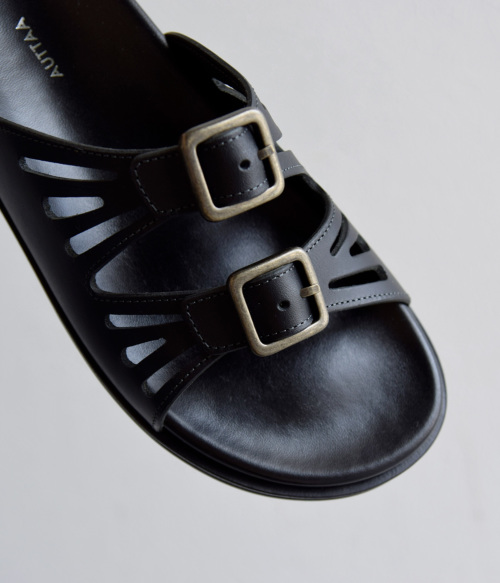 AUTTAA アウッタ カウレザー ダブルバックル サンダル “Double