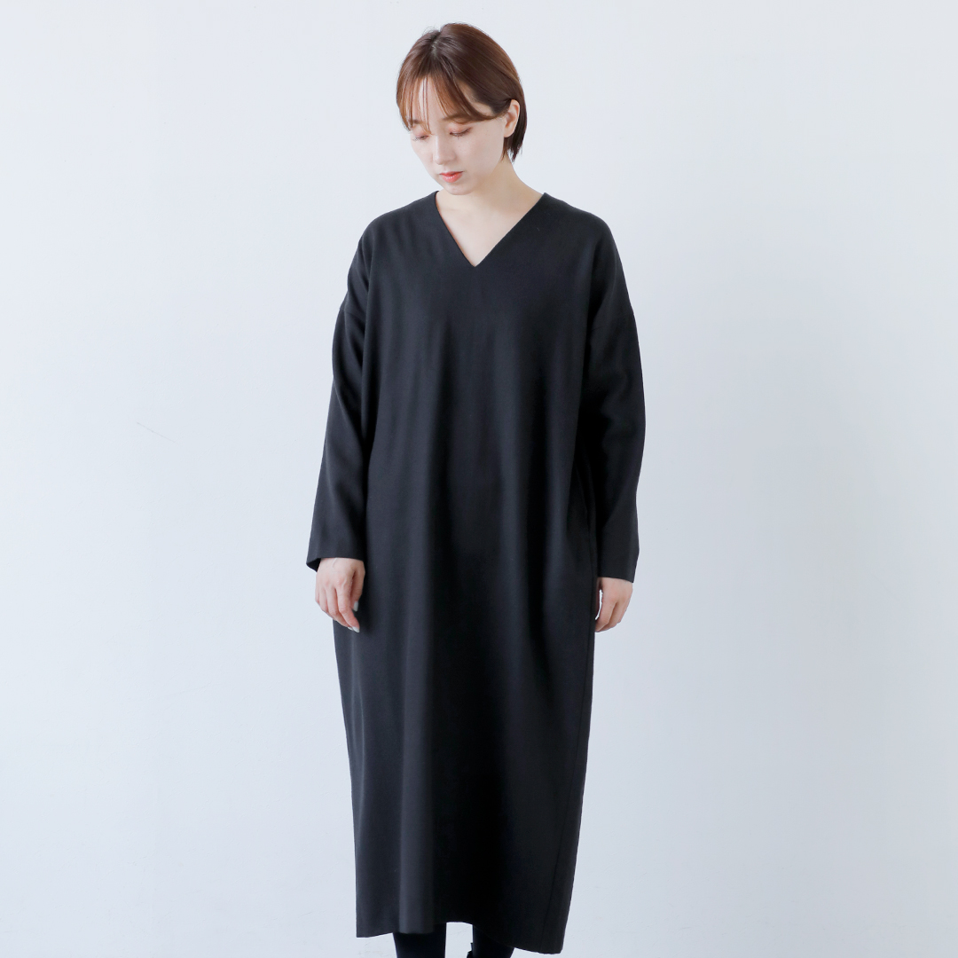 ◾️出品は今月末まで◾️⭐️未使用⭐️evamevaプレスウールワンピース evam eva エヴァムエヴァ ウール Vネック ワンピース e253t155 2025aw