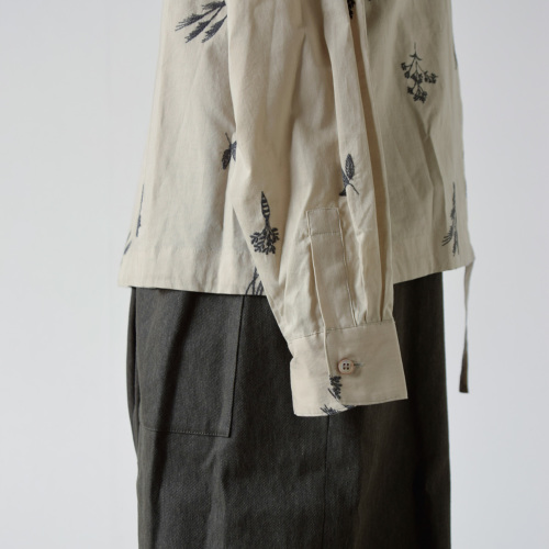 ■アトリエナルセ atelier naruse 　小花柄刺繍ストール　ショールマフラーライトグレーフラワーレディース0519【02F91】 アトリエナルセ ⁄ atelier naruse リネン ウール スモック ブラウス