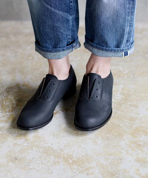 35サイズ　AUTTAA 靴 AUTTAA(アウッタ)レザースリッポンシューズ”Room Shoes”room