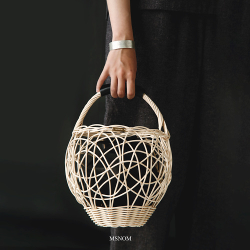 MSNOM　kagoエッグ MSNOM ムスノム kago エッグ レザー 巾着 バッグ kago-egg-leather