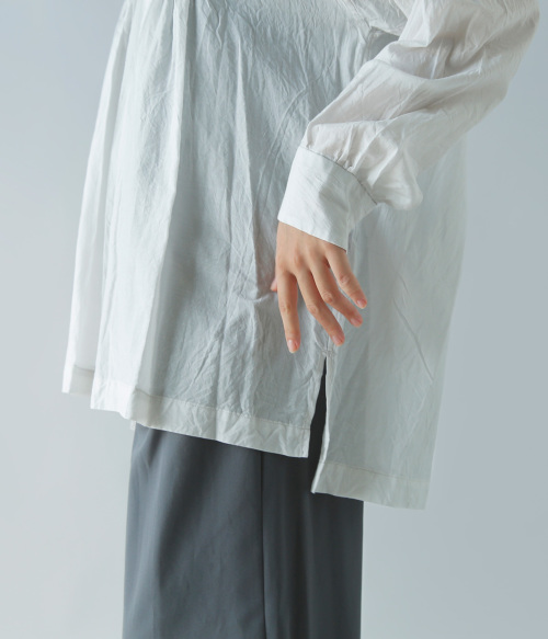 TOUJOURS トゥジュー ディファレント カウント コットン シルク カディ シャツ “Square Collar Pin Tuck Smock  Shirt” mm41es02 | iroma..aranciato