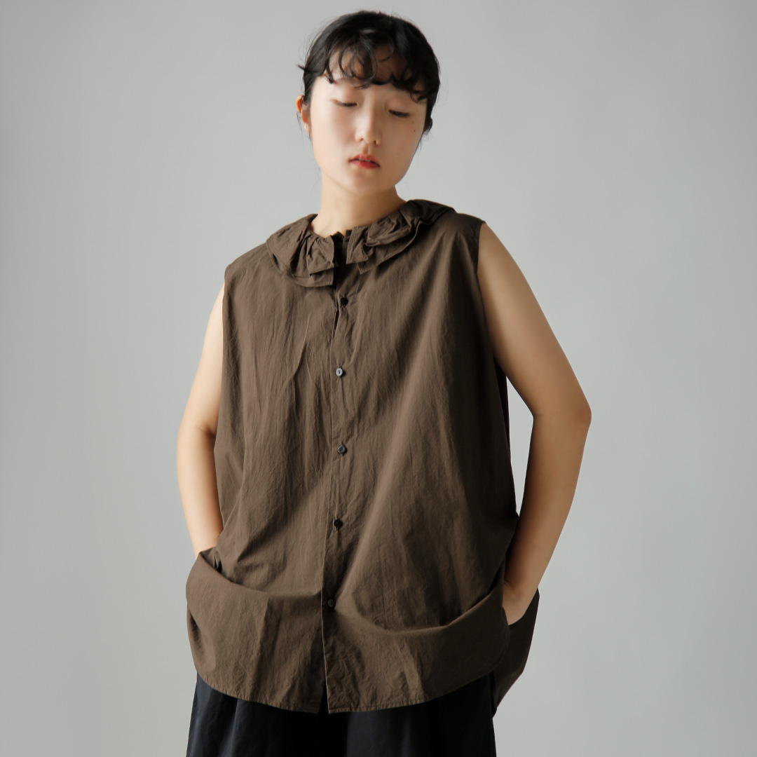 toujours スリーブレスシャツ TOUJOURS(トゥジュー)ファインヤーンコットン ラッフルカラー スリーブ