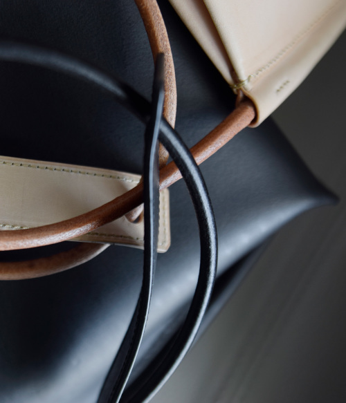 ショルダーバッグ TOMO NARIAI BIG LEATHER BAG TOMO NARIAI(トモ ナリアイ)レザーショルダーバッグ mn1705 | iroma