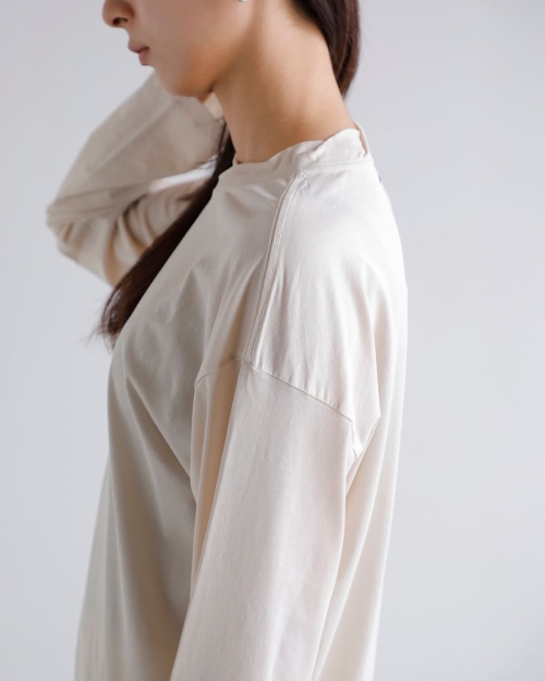 Pheeta 白長袖シャツ 新品タグ付き　レース pheeta レースシャツ Pheeta 白長袖シャツ 新品タグ付き レース Pheeta