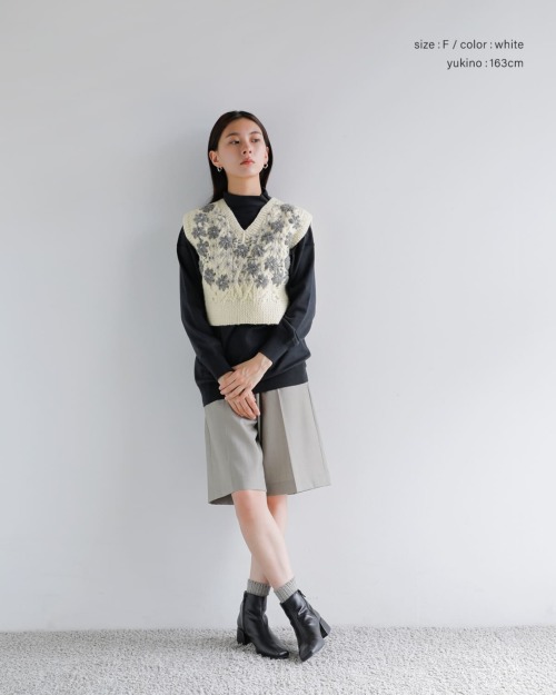 Pheeta フィータ Clara フラワー刺繍 手編みニットベスト ph014c-hn1