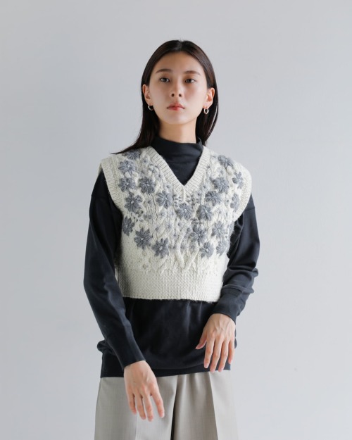 Pheeta フィータ Clara フラワー刺繍 手編みニットベスト ph014c-hn1