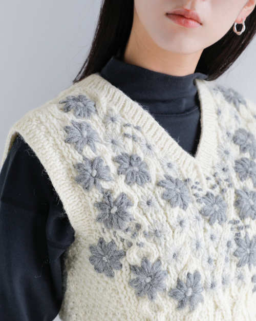 45R ギマツイード フラワー刺繍 ベスト ジレ 袖装飾 45R（フォーティ