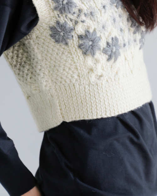 Pheeta フィータ Clara フラワー刺繍 手編みニットベスト ph014c-hn1