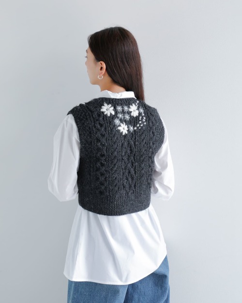 Pheeta フィータ Clara フラワー刺繍 手編みニットベスト ph014c-hn1