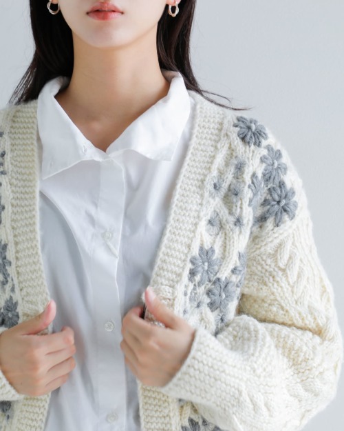 Pheeta フィータ Clara フラワー刺繍 手編みニット カーディガン