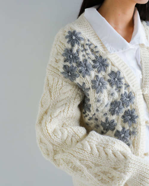 Pheeta フィータ Clara フラワー刺繍 手編みニット カーディガン