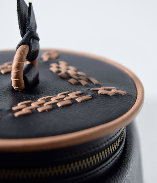 Yammart(ヤマート)カウレザーポットモチーフキューブ型ミニ