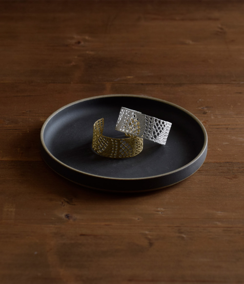 メゾンルーバス Maison rubus レース ブラックバングル 美品 MAISON RUBUS.(メゾンルーバス)リコレクション シルバー レース