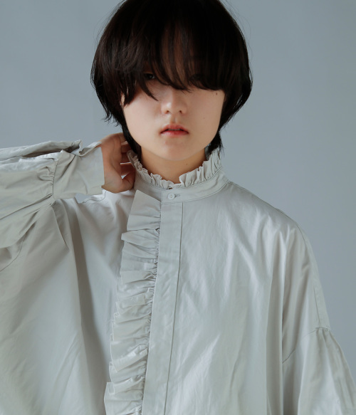 美品⭐︎[toujours] リネン ホワイト 長袖シャツ レース トゥジュー