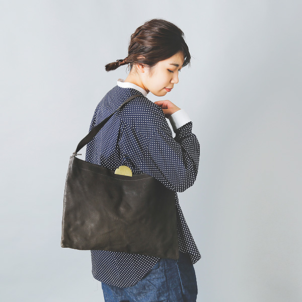 【定価2万】ソナー sonor*染めピッグスキンラウンドトートバッグ SOME CORON*かばん手提げレザー皮革黒0423(ba10-2304-158)【42D32】