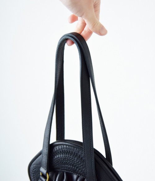 Yammart(ヤマート)カウレザー刺繍ハンドバッグ stitchhandbag