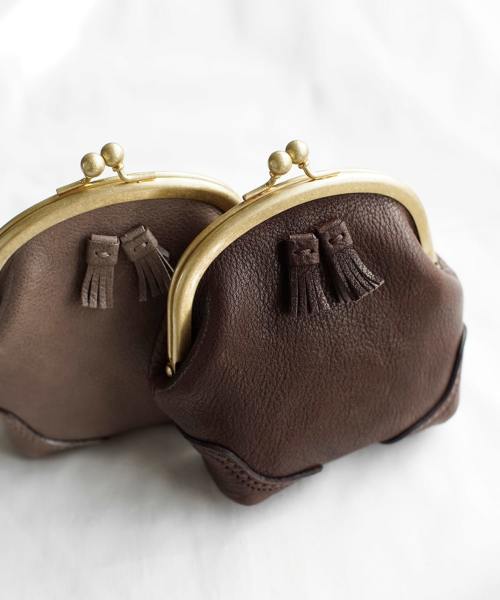 Yammart(ヤマート)カウレザータッセルがま口ポーチ tassel-mini-pouch