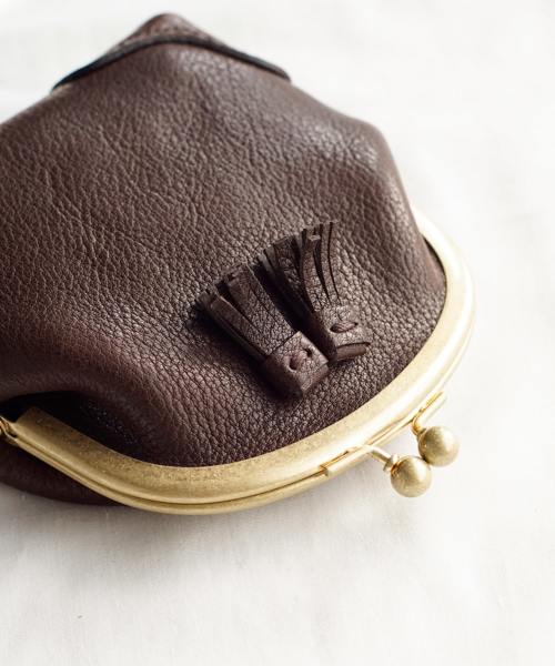 Yammart(ヤマート)カウレザータッセルがま口ポーチ tassel-mini-pouch