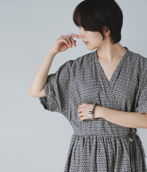 TOUJOURS トゥジュー クラシック フラワープリント コットン ポプリン ワンピース “Half Sleeve Pleated  Cache-coeur Dress” tm40cd01 | iroma..aranciato