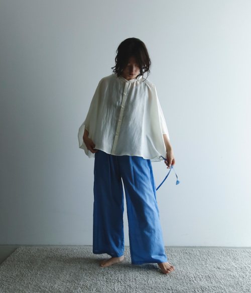 【新品未使用】CALICO インド　手織羽二重マルベリシルクルーズブラウス 新品未使用】CALICO インド 手織羽二重マルベリシルクルーズブラウス