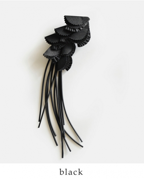 whyto ホワイト 2way プリーツ ブローチ “2way pleats brooch