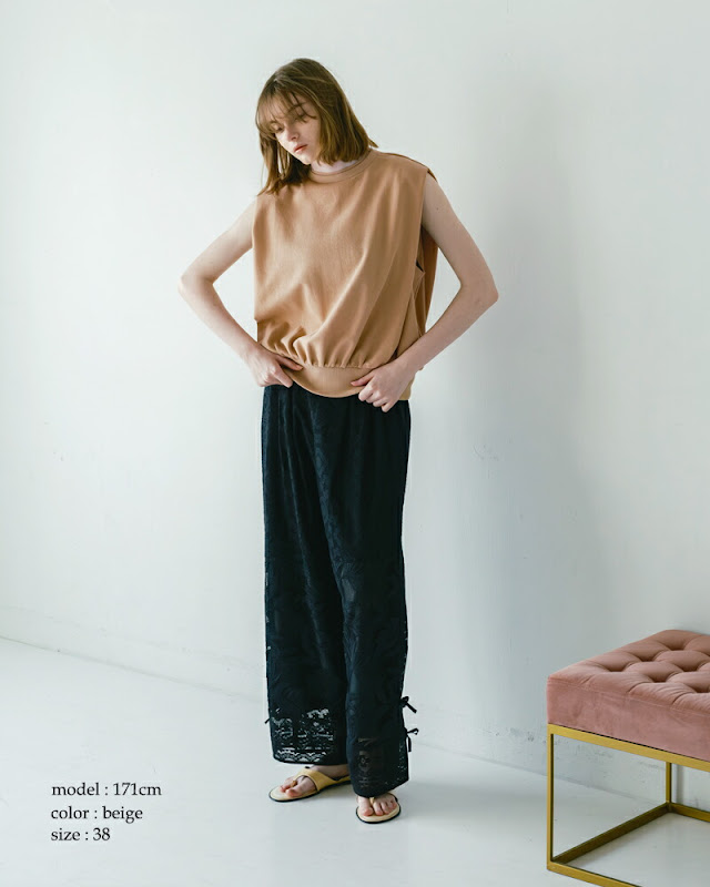 whyto ホワイト ショルダー デザインタック トップス “shoulder tuck
