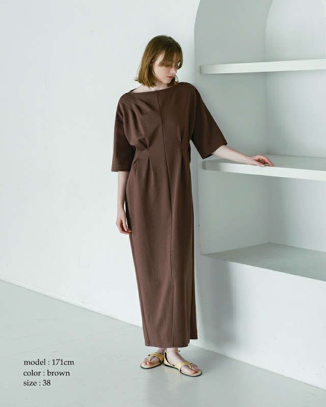whyto ホワイト アシンメトリー タック ドレス “asymmetry tuck dress